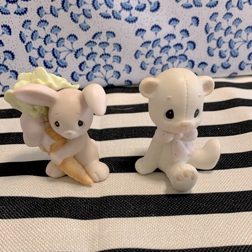 Vintage 1982: Item E-9267 Bunny Rabbit & Teddy Bear Precious Moments Pieces